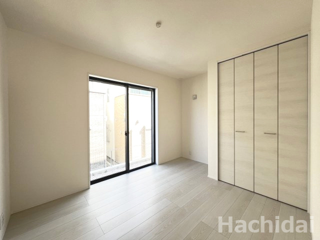 高浜市田戸町2丁目　新築一戸建の洋室|１階洋室は小さいお子様の遊び場や夫婦の寝室としても使い勝手がいいです。