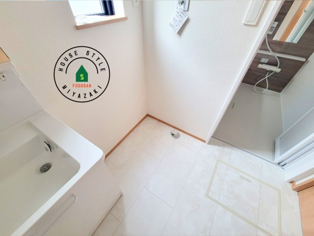 児湯郡北高鍋第1-2棟（B号棟）のランドリースペース|ランドリースペースとなります。広々して有効的にご使用できます。 