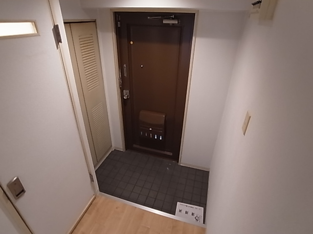 神戸市長田区萩乃町２丁目の賃貸マンションの玄関
