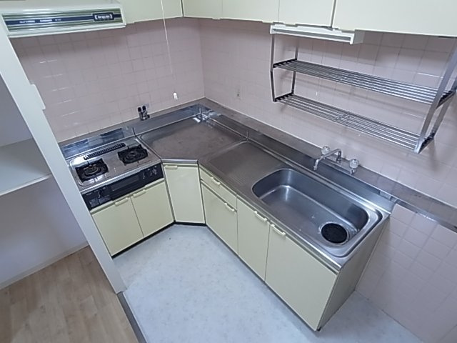 神戸市長田区萩乃町２丁目の賃貸マンションのキッチン|システムキッチン（ガス２口）