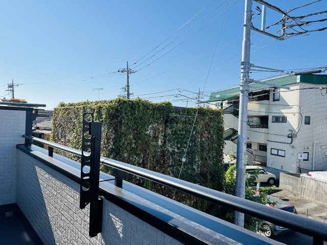 八王子市　上壱分方町　新築一戸建てのバルコニー|～2部屋から出入り可能な2WAYバルコニー～