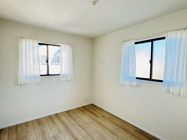 八王子市　上壱分方町　新築一戸建ての子供部屋|～2階北側6.0帖の洋室　2面採光で明るく風通しの良いお部屋です～