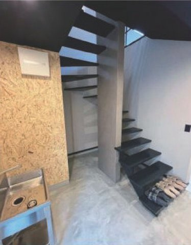 東大阪市若草町　ガレージハウスの内装