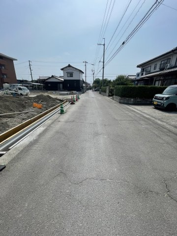 新居浜市宇高町１丁目の売地の前面道路含む現地写真