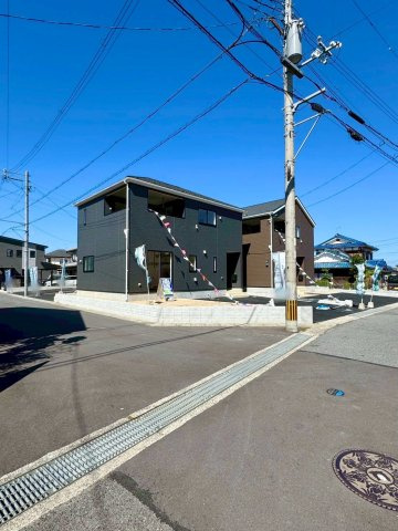 野洲市六条3号棟　新築戸建ての前面道路含む現地写真