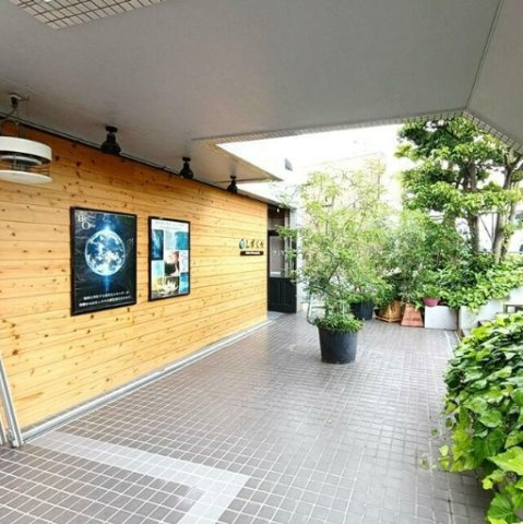 江山ビルのエントランス