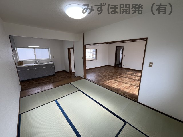 山形市下条町2丁目の和室|1/12撮影　２階　和室（別角度）