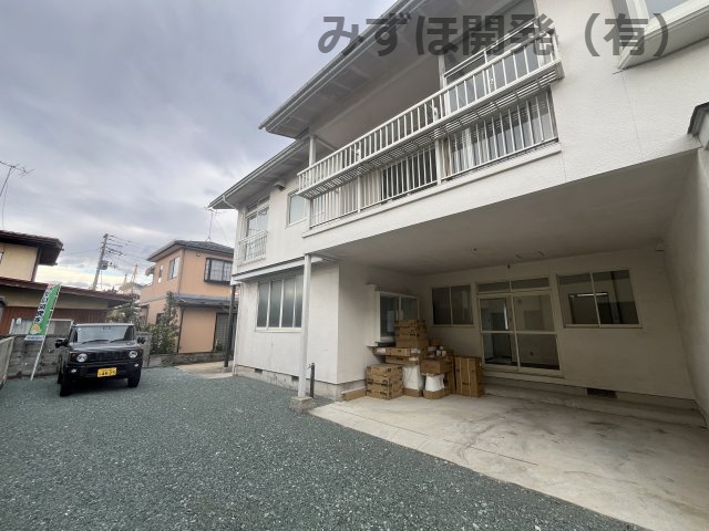 山形市下条町2丁目の庭|12/21撮影
軒下スペースの活用方法は何にしようかな？　物干し？ドックラン？