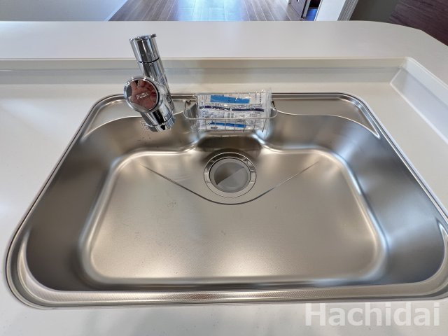 高浜市田戸町2丁目　新築一戸建のキッチン|嬉しい浄水器一体型水栓付きです。