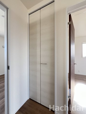 高浜市田戸町2丁目　新築一戸建の収納|２階ホール収納