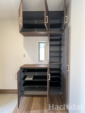 高浜市田戸町2丁目　新築一戸建の収納|天井まで伸びるシューズクロークで収納ばっちりです