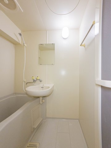 オリエンタル折尾の浴室