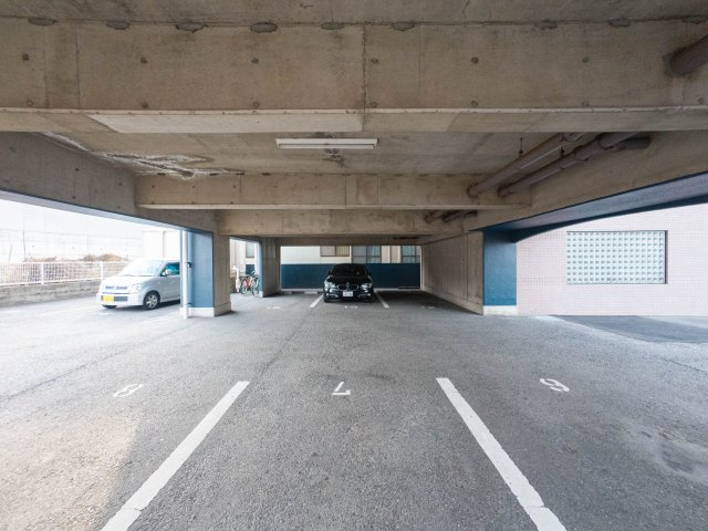 オリエンタル折尾の駐車場