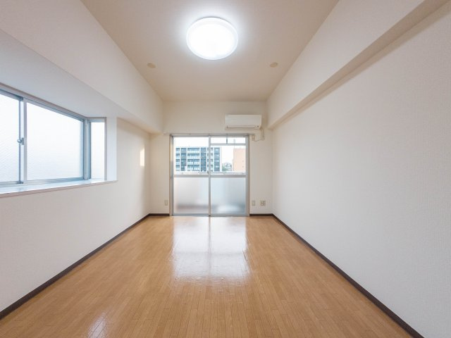 オリエンタル折尾の居間・リビング