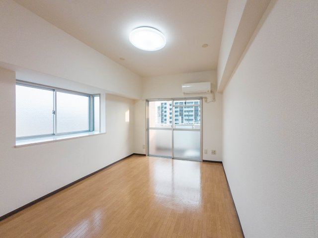 オリエンタル折尾の居間・リビング