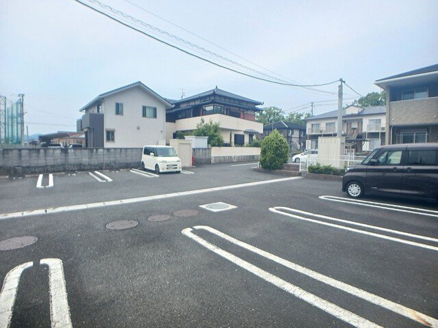 リヴィエール光の駐車場