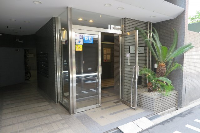 ヴィテイユメゾン成尾のエントランス