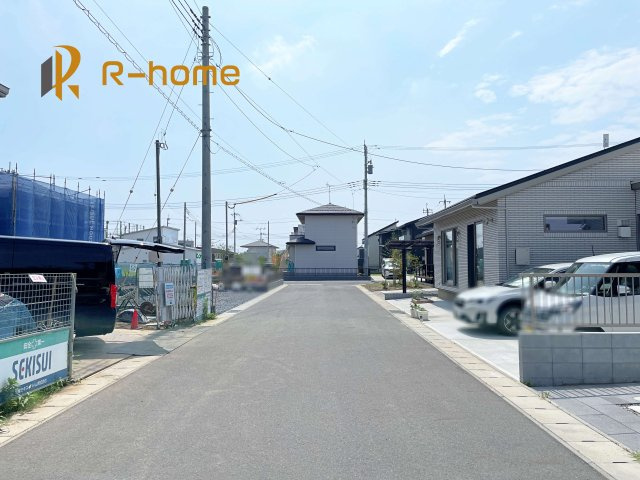ひたちなか市東石川第13　新築戸建て　2号棟の前面道路含む現地写真|周辺環境も併せて案内致します♪
閑静な住宅地で笑顔あふれる新生活！
ぜひ現地へお越しください♪
