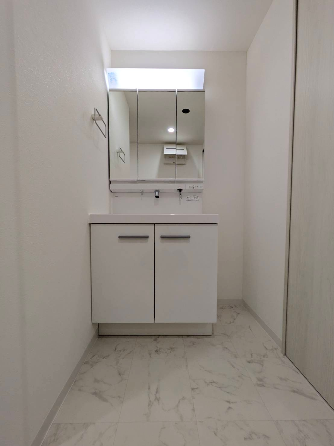 サーパス東古松の独立洗面台|◆洗面台の様子です。