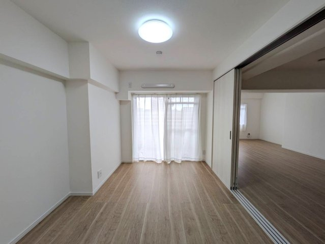 サーパス東古松の洋室|◆南側洋室6畳の様子です。