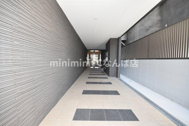 大阪市浪速区塩草３丁目の賃貸マンションのエントランス