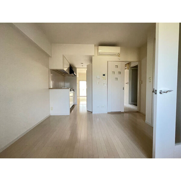 アジリア博多イーストの居間・リビング