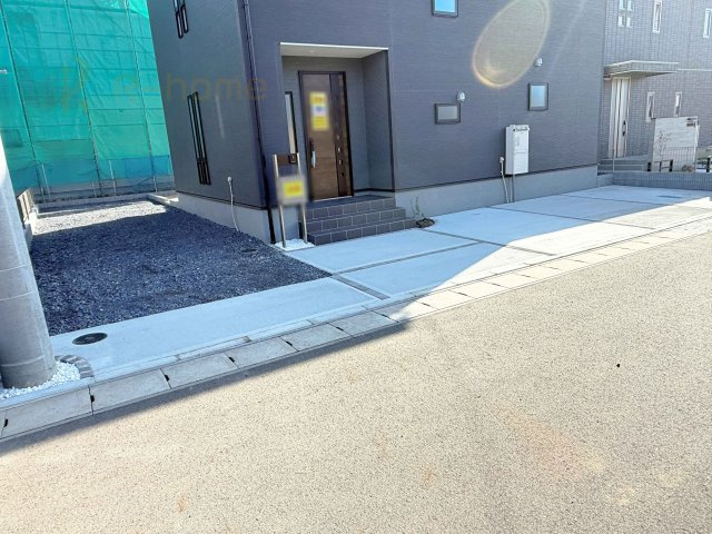 ひたちなか市東石川第13　新築戸建て　3号棟の駐車場|カースペースは3台完備。ゲスト用のスペースも確保できますね♪