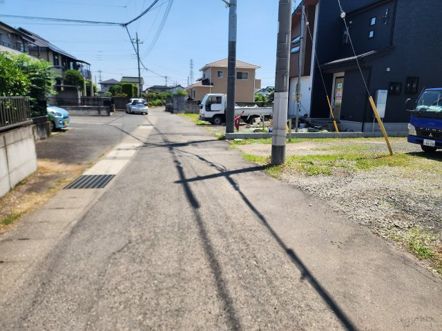 高崎市日高町2号地　売地の前面道路含む現地写真