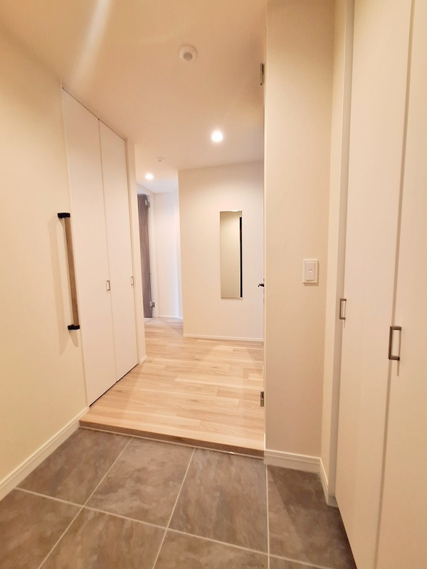 メゾン　デラーブル大宮の玄関