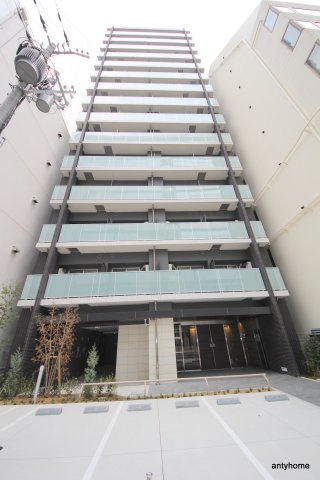 コンフォリア心斎橋EASTの外観