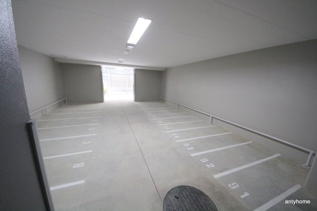 コンフォリア心斎橋EASTの駐車場