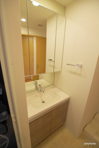 コンフォリア心斎橋EASTの洗面所