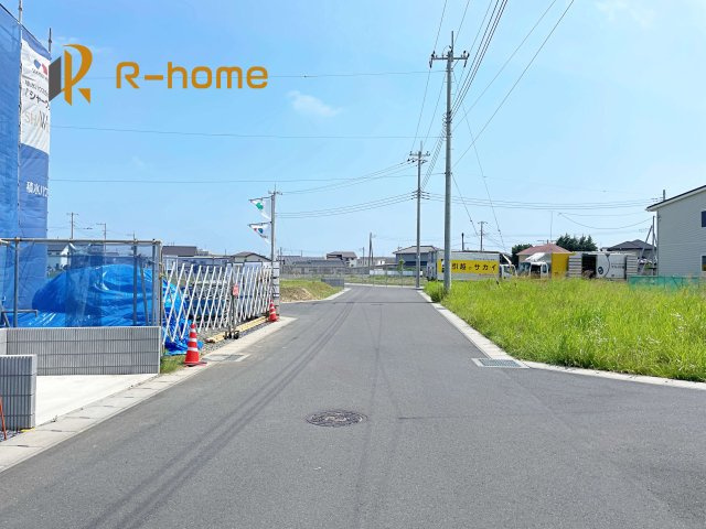 ひたちなか市東石川第13　新築戸建て　5号棟の前面道路含む現地写真|周辺環境も併せて案内致します♪
閑静な住宅地で笑顔あふれる新生活！
ぜひ現地へお越しください♪