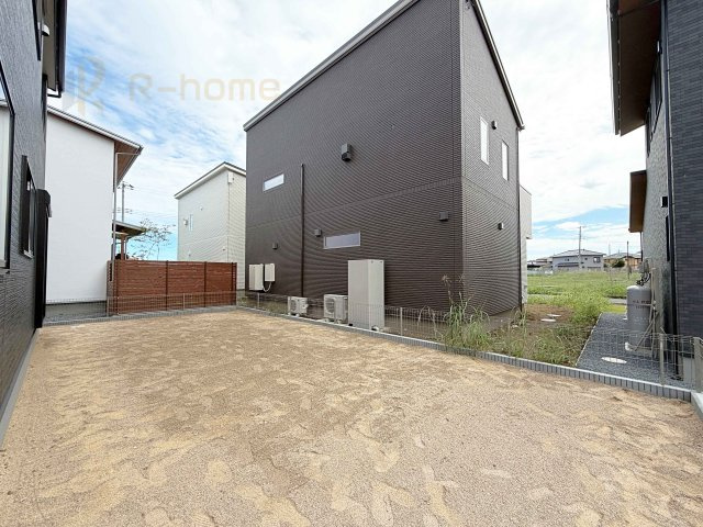 ひたちなか市東石川第13　新築戸建て　5号棟の庭|広々とした日当たりの良いお庭！お子様の遊び場などお家時間を満喫♪