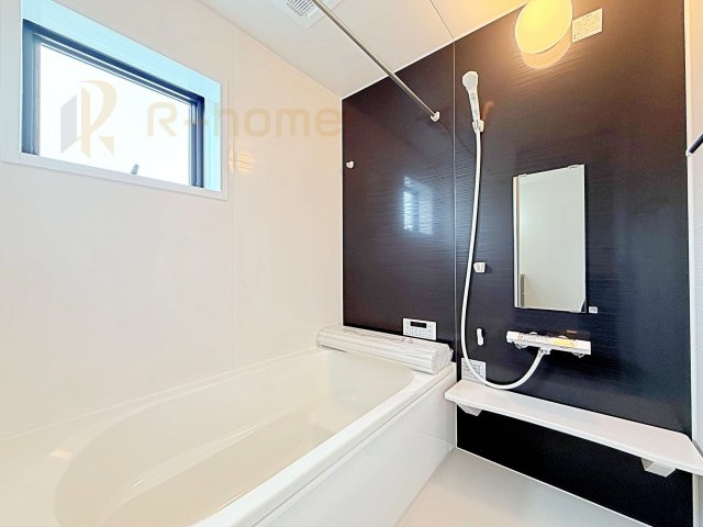 ひたちなか市東石川第13　新築戸建て　5号棟の浴室|足を伸ばしてもゆったりできるバスルーム♪機能性も取り入れて使い易さも保証します♪