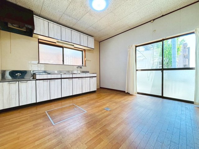 【商談中】中古戸建　瑞穂市別府　昭和62年築の居間・リビング