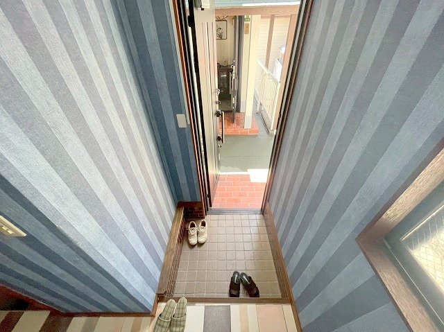 東淀川区西淡路5丁目　貸家の玄関