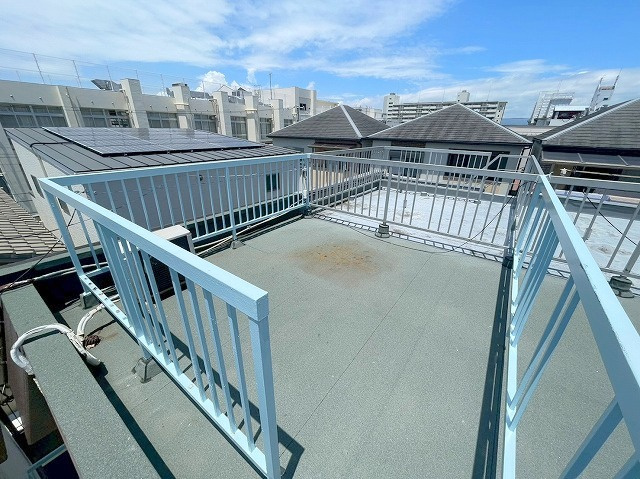 東淀川区西淡路5丁目　貸家のバルコニー