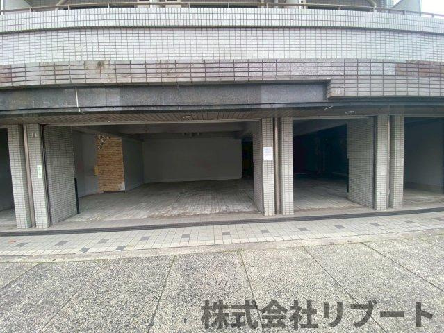 プランドール富浜ビル第二のエントランス