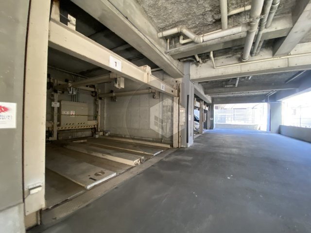 ユニライフ若江岩田の駐車場