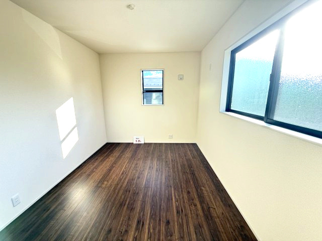 リーブルガーデンS渋川市行幸田　２号棟の洋室|２階洋室１です！