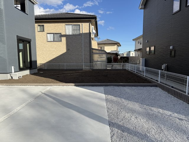 リーブルガーデンS渋川市行幸田　２号棟の庭|南庭付きです♪家庭菜園も楽しめます☆