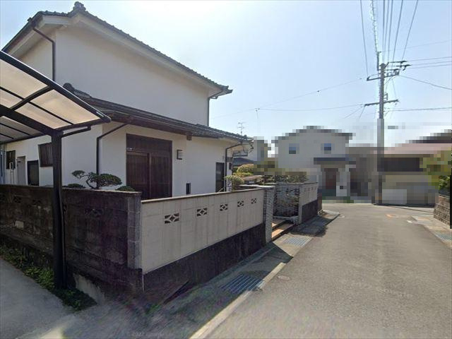 高知市瀬戸西町2丁目　中古戸建ての前面道路含む現地写真