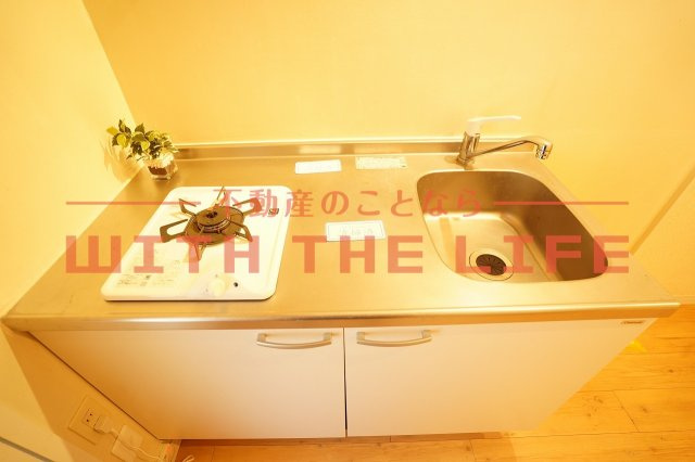 R-BOXOHISHI【キャッシュバック対象物件】のキッチン|コンパクトなキッチンで掃除もラクラク