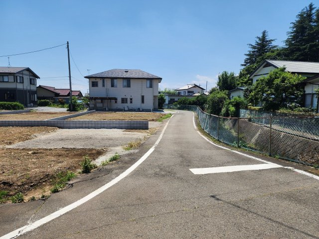 高崎市正観寺町売土地 1号地の前面道路含む現地写真