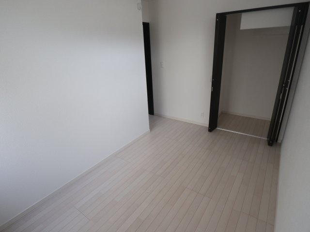 《仲介手数料無料》見沼区大字小深作682-1(全1戸)新築一戸建てサニータウンの洋室|撮影日 2025年7月14日 16:15 晴れ