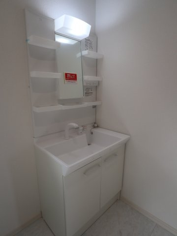 《仲介手数料無料》見沼区大字小深作682-1(全1戸)新築一戸建てサニータウンの独立洗面台|撮影日 2025年7月14日 16:15 晴れ