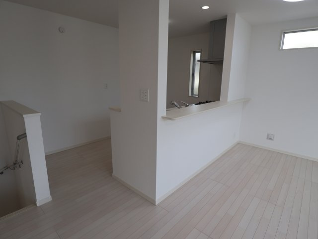 《仲介手数料無料》見沼区大字小深作682-1(全1戸)新築一戸建てサニータウンのキッチン|撮影日 2025年7月14日 16:15 晴れ