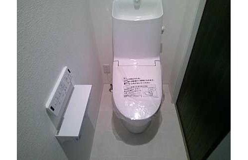 佐伯区三筋２丁目のトイレ|（６）周辺環境充実の好立地◆床下収納＆ＷＩＣあり