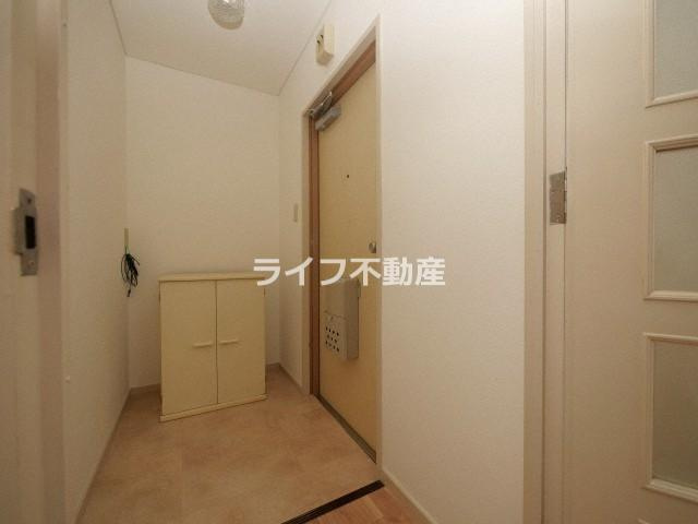 玉造クローバーハイツの玄関|収納もある玄関です